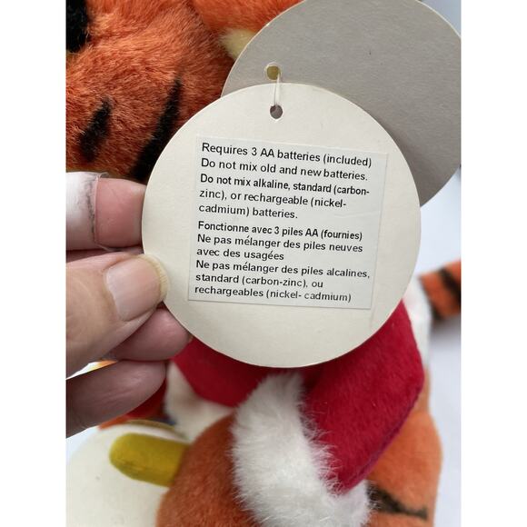 Vintage 2001 Disney Store Winnie The Pooh Tigger Christmas Musical Drummer Plush